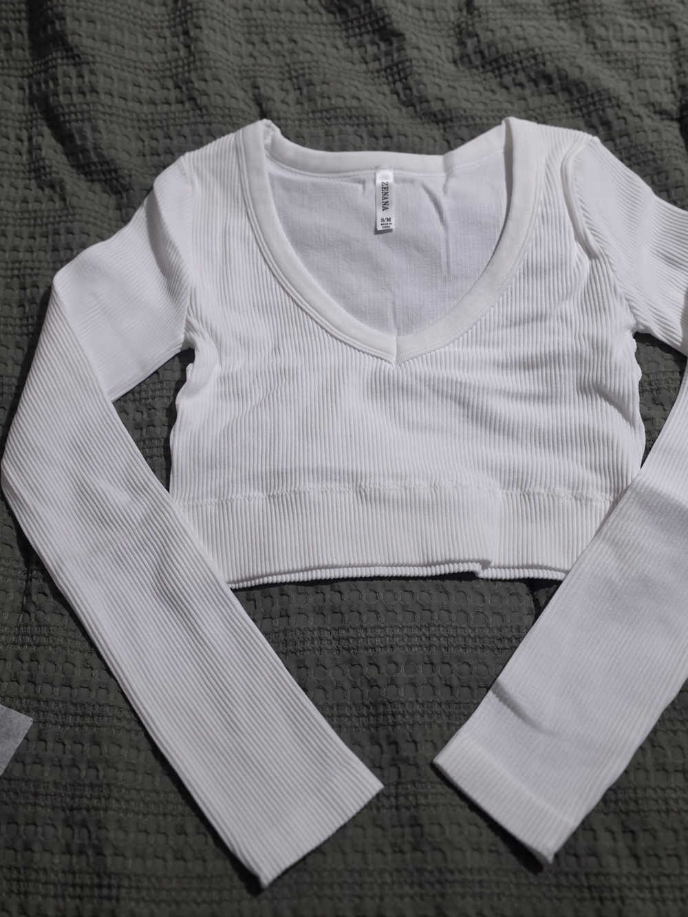 Zenana White Ribbed V-Neck Long Sleeve Crop Top